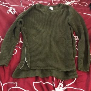 Green over size sweater.
